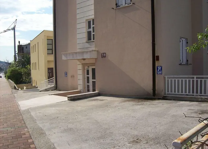 Sara Galileo Blizu Plaze *