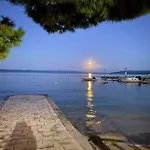 Sara Galileo Blizu Plaze Makarska