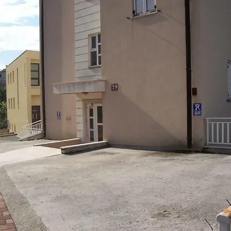 Sara Galileo Blizu Plaze *