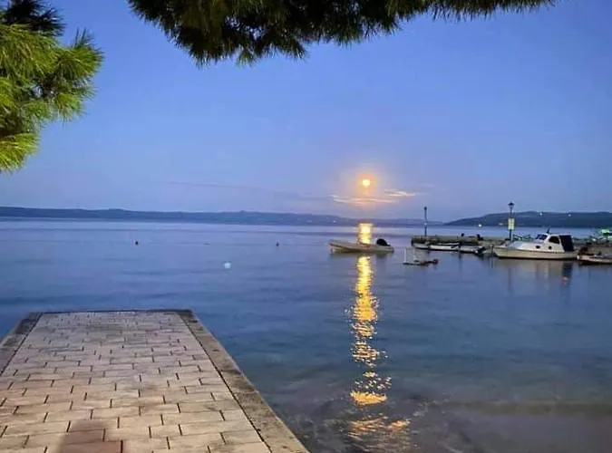 Sara Galileo Blizu Plaze Makarská