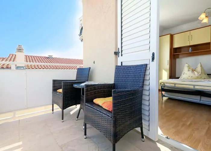 Sara Galileo Blizu Plaze * Makarská