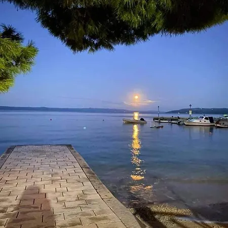 Sara Galileo Blizu Plaze Makarska